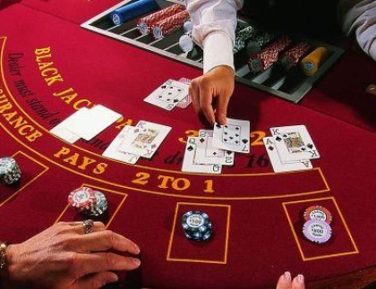 7 Differences in Blackjack and Poker Players